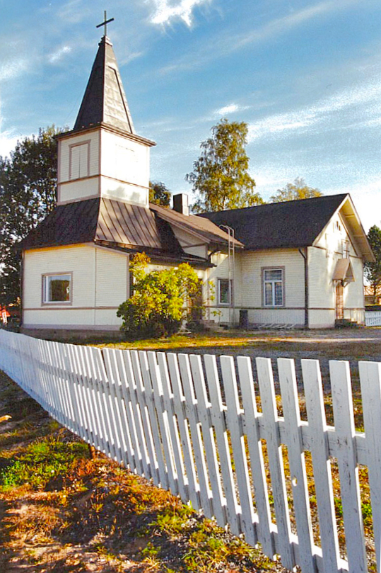 Kesäinen kuva Lattomeren kirkosta