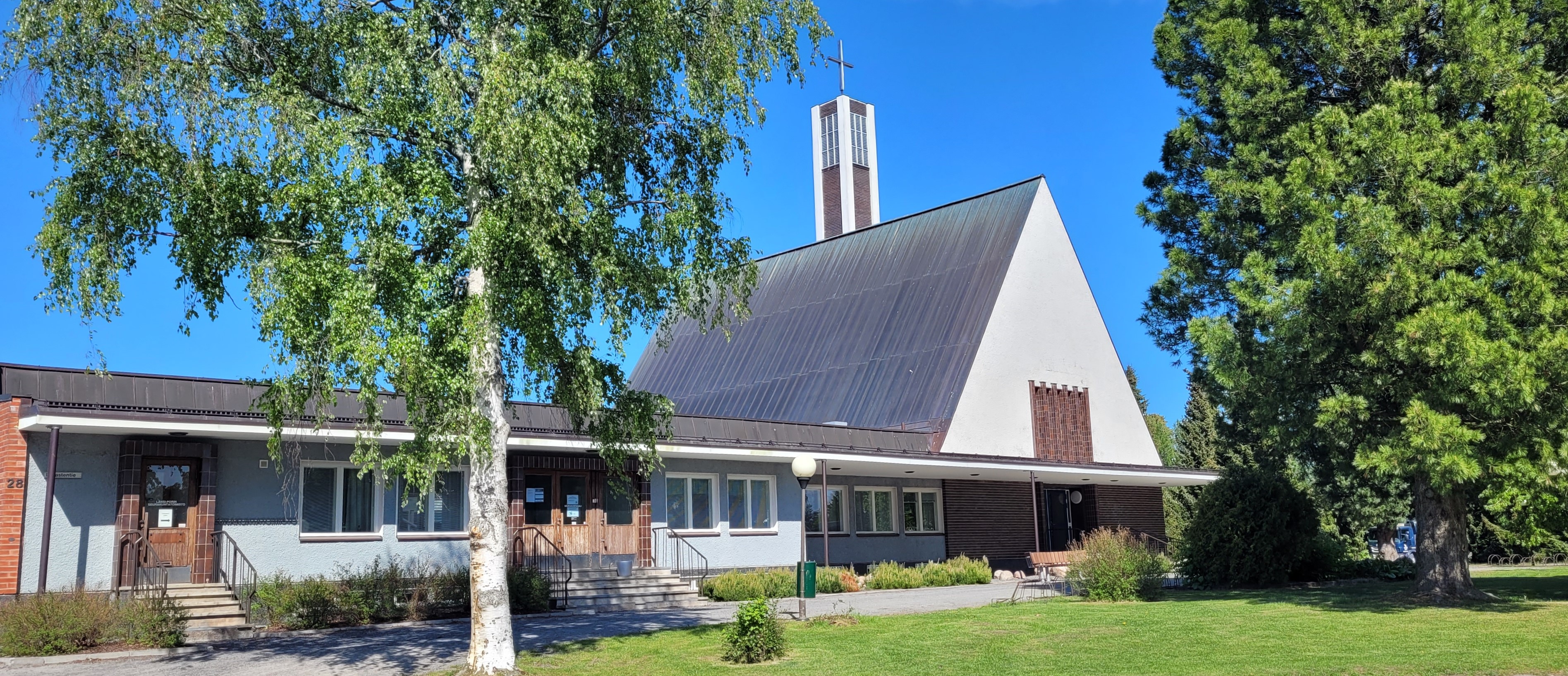 Länsi-Porin seurakuntatoimisto (väistötila kirkon vieressä) kirkko