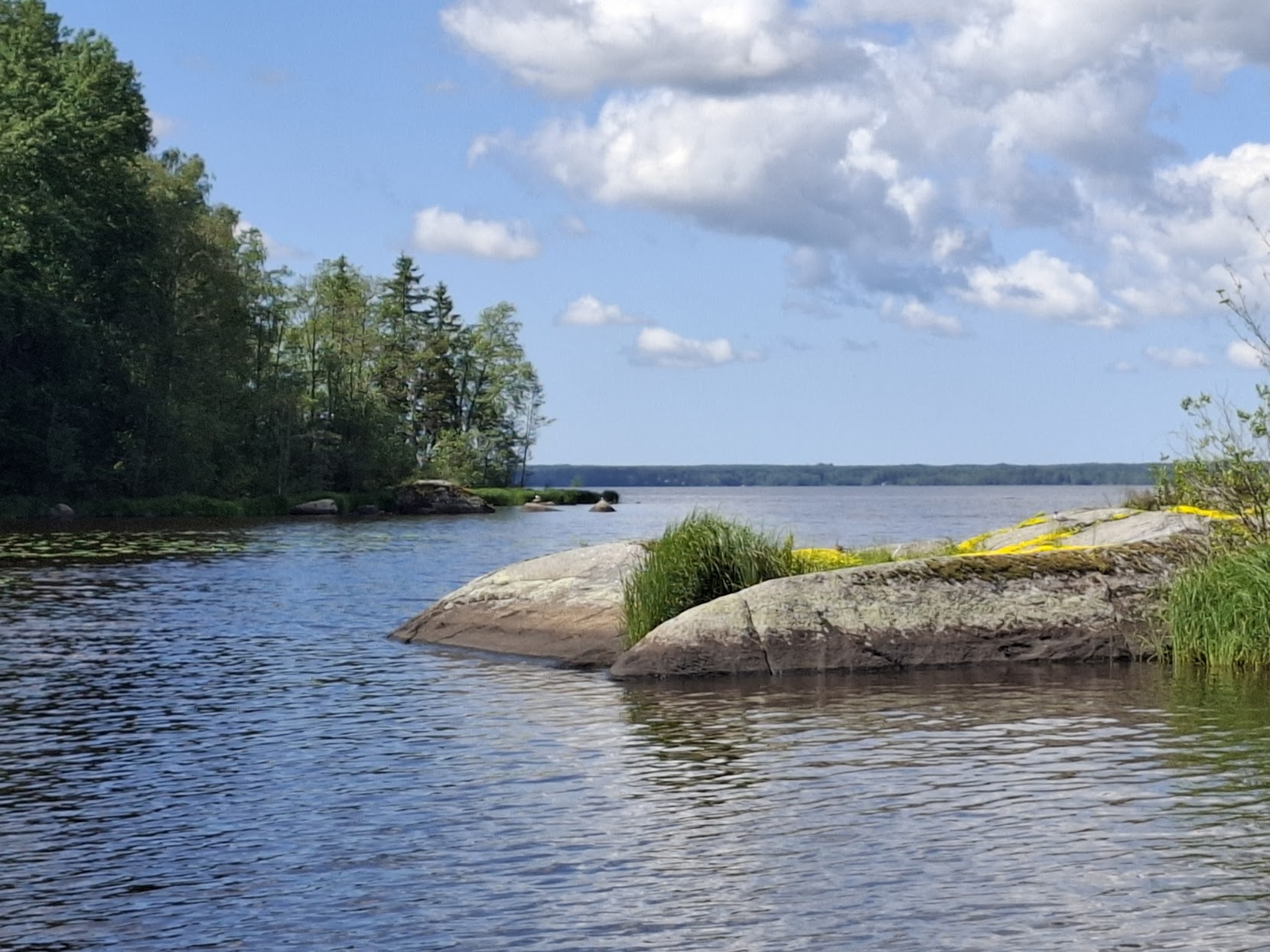 Aittakarin leirikeskuksen rantaa